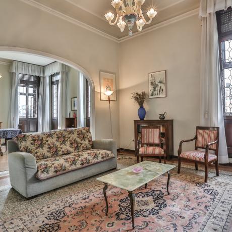 The spacious living room at Canal Grande apartment, with view over Rialto Bridge