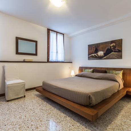 Spacious master bedroom at Cannaregio Garden 2 apartment