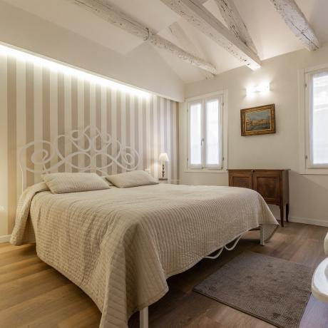 The bright master bedroom at Ca' Priuli apartment