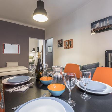 The colourful dining table at Ca' Isabella apartment