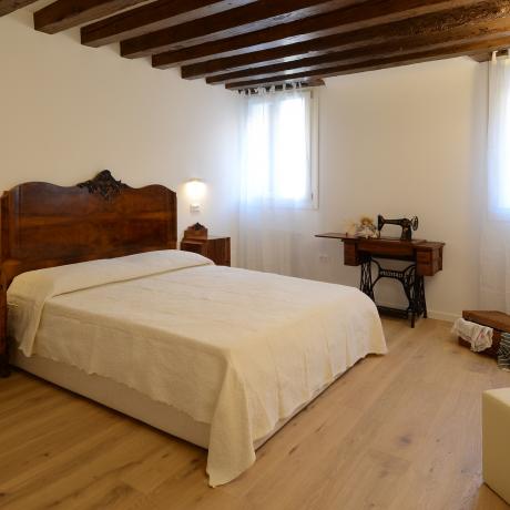 Master bedroom at Ca' Fonterotonda apartment