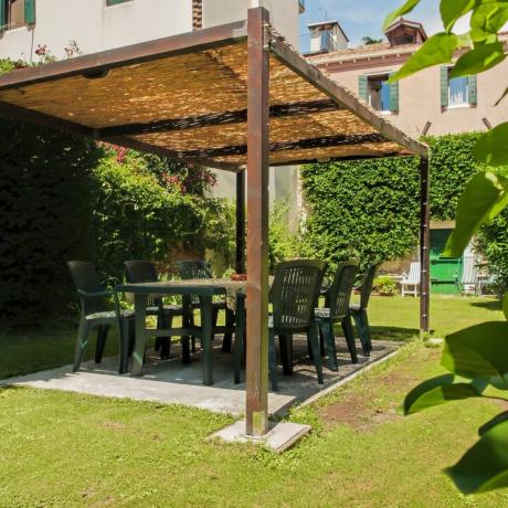 The pergola at San Vio Giardino apartment