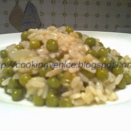 Assiette de riz et de petits pois