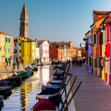 Picture of Burano island by Ramon Perucho at Pixabay 