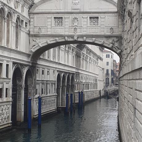 Ponte dei sospiri in Venice, Italy