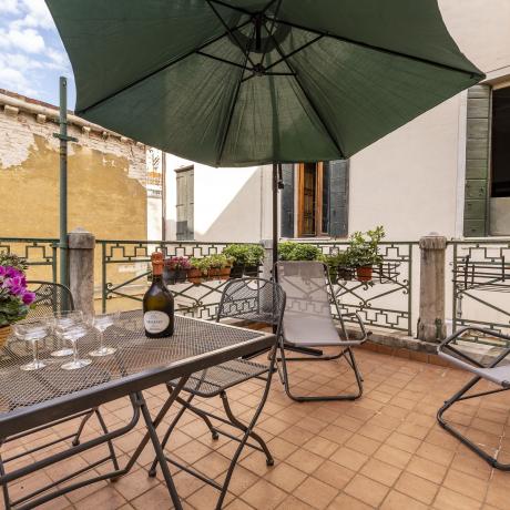 The terrace at Frezzeria terrace apartment in Venice by Luxrest Venice