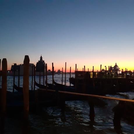 Magnifico tramonto a Venezia a novembre 2024