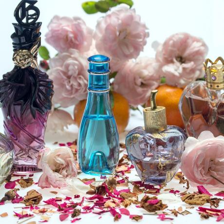 Anciens flacons de parfum en verre vénitien