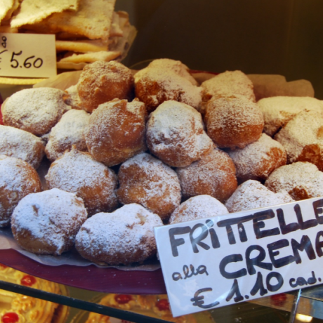 Ciotola piena di deliziose frittelle